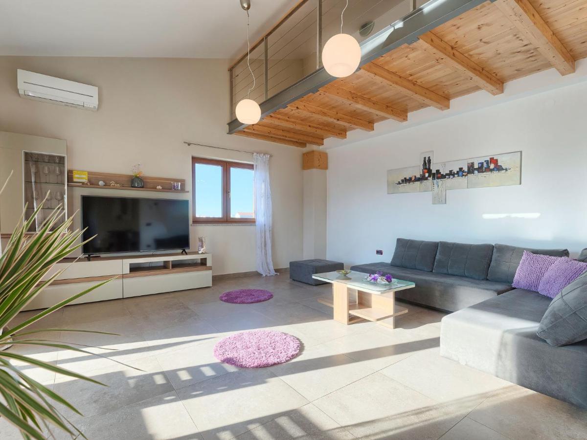 Holiday Home Linden Tree By Interhome プーラ エクステリア 写真